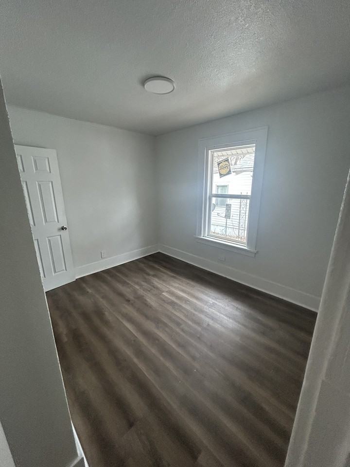 1114 E Virginia Ave #1114 - Photo 7 of 12