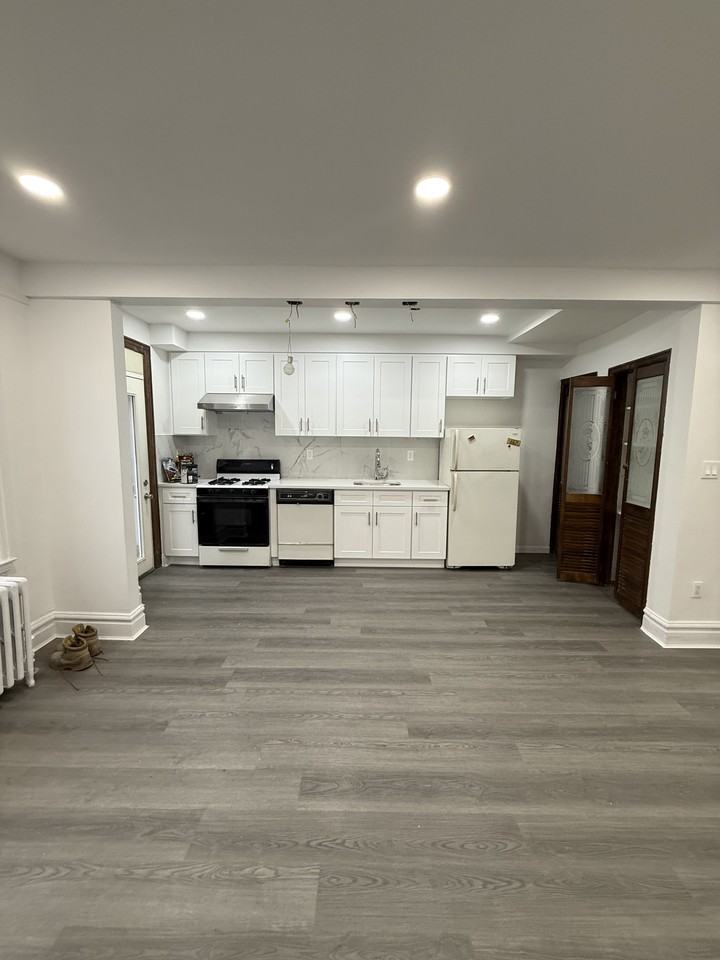 1956 East 28th Street 2f - Photo 2 of 18