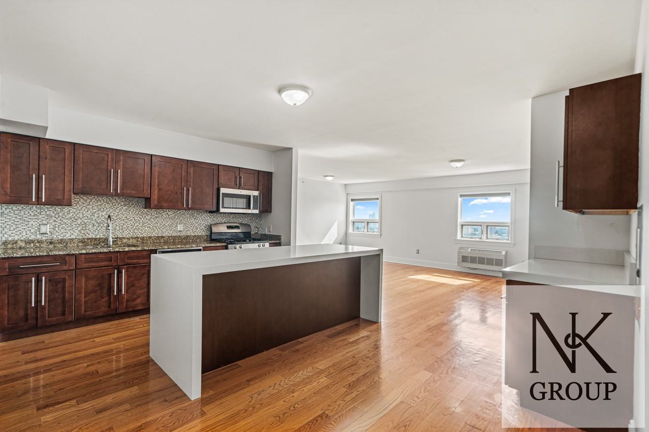 809 22nd Street #1308 - Photo 2 of 31