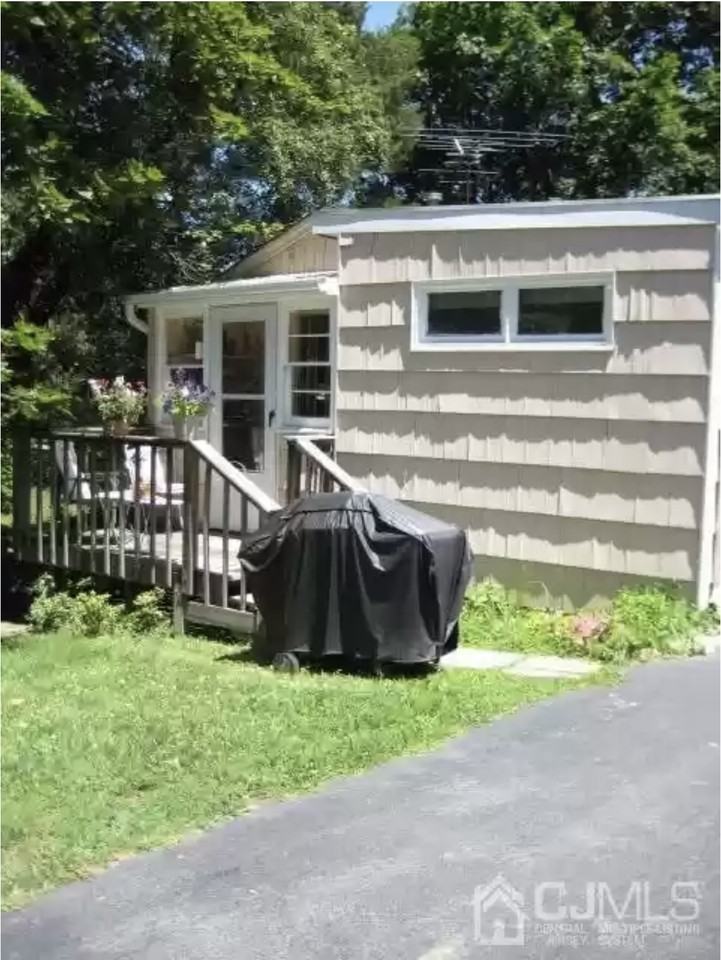 237 Amboy Rd #NA - Photo 2 of 16