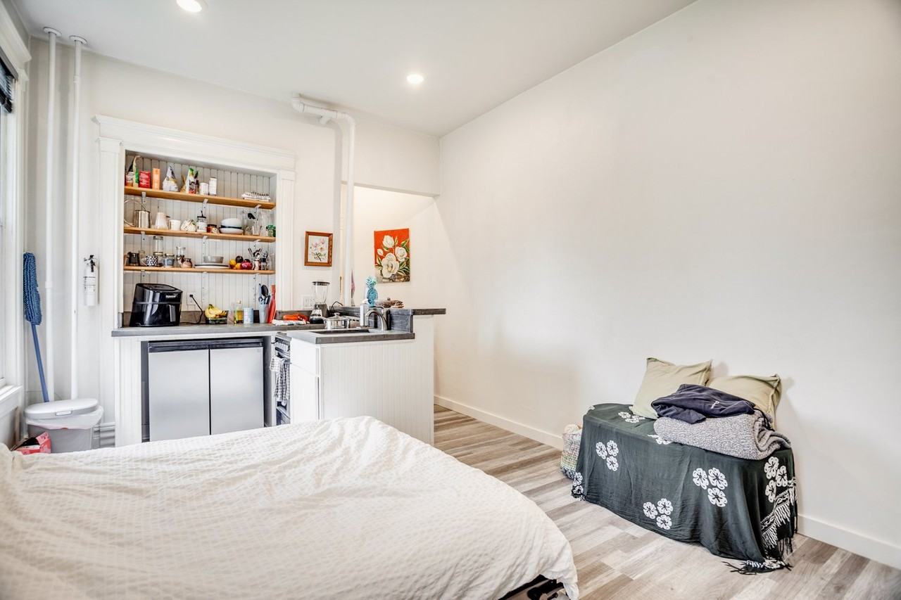 2713 Fremont Ave S #2 - Photo 4 of 10