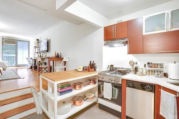 Thompson St #MC - Photo 2 of 20