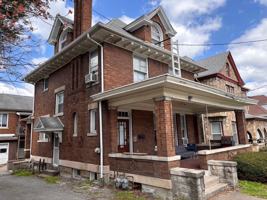 featured image of 124 S Walnut St