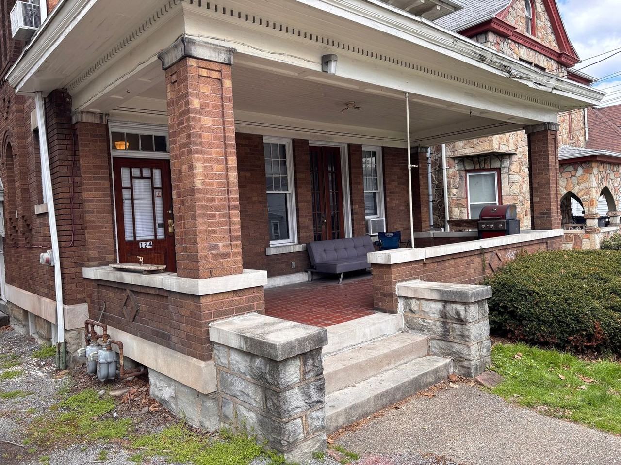 124 S Walnut St - Photo 2 of 14