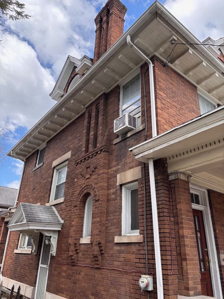 124 S Walnut St - Photo 3 of 14