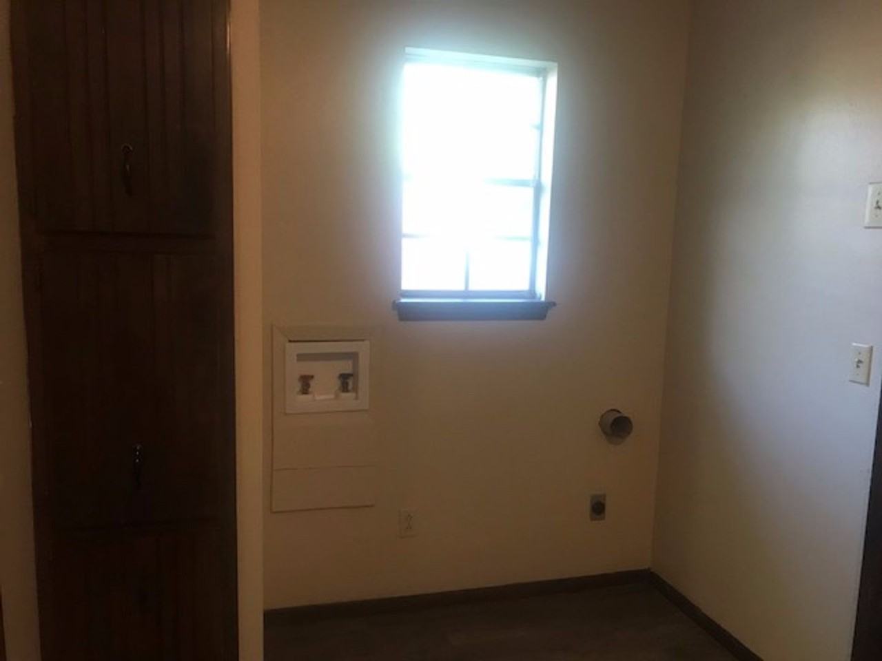 2705 John Dr - Photo 4 of 21