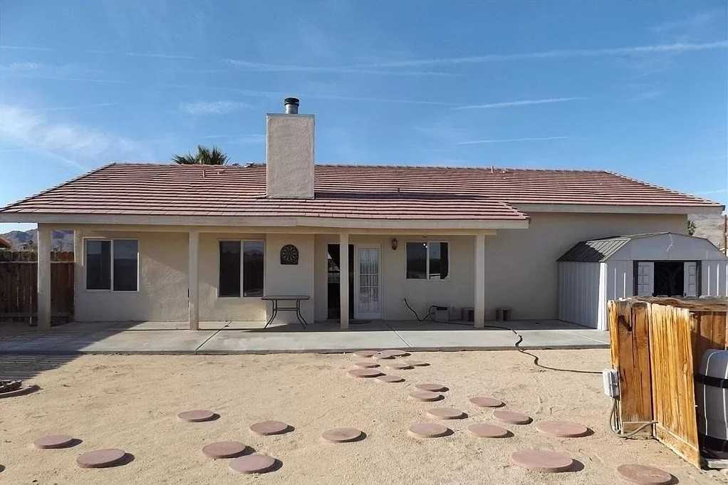 72548 Sunnyslope Drive - Photo 2 of 13