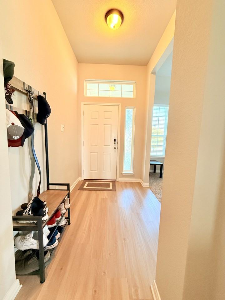 6103 Hercules Ave - Photo 3 of 12
