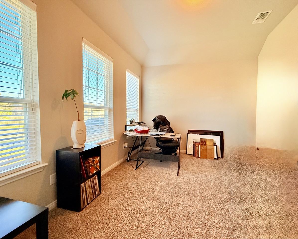6103 Hercules Ave - Photo 4 of 12