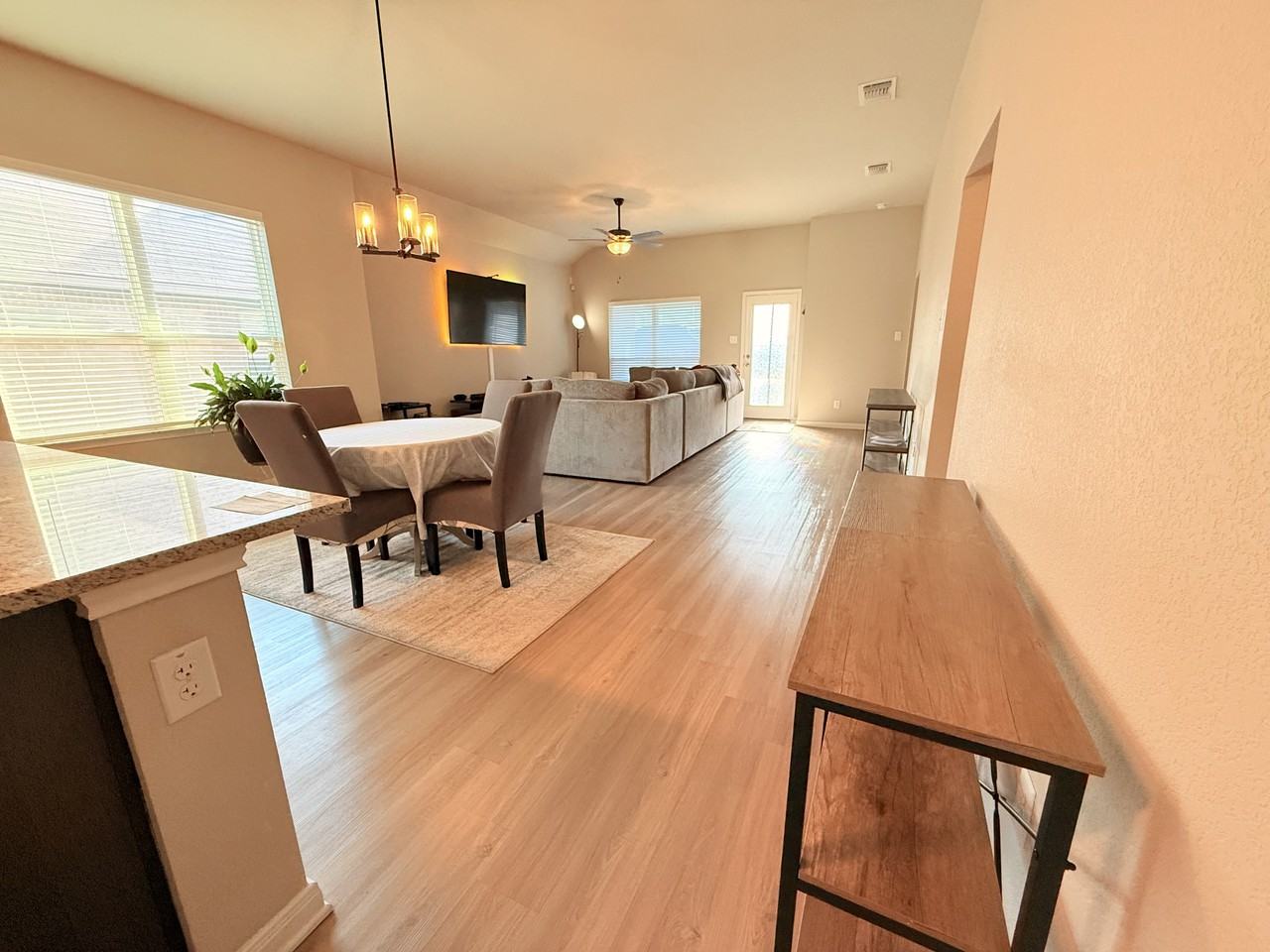 6103 Hercules Ave - Photo 5 of 12