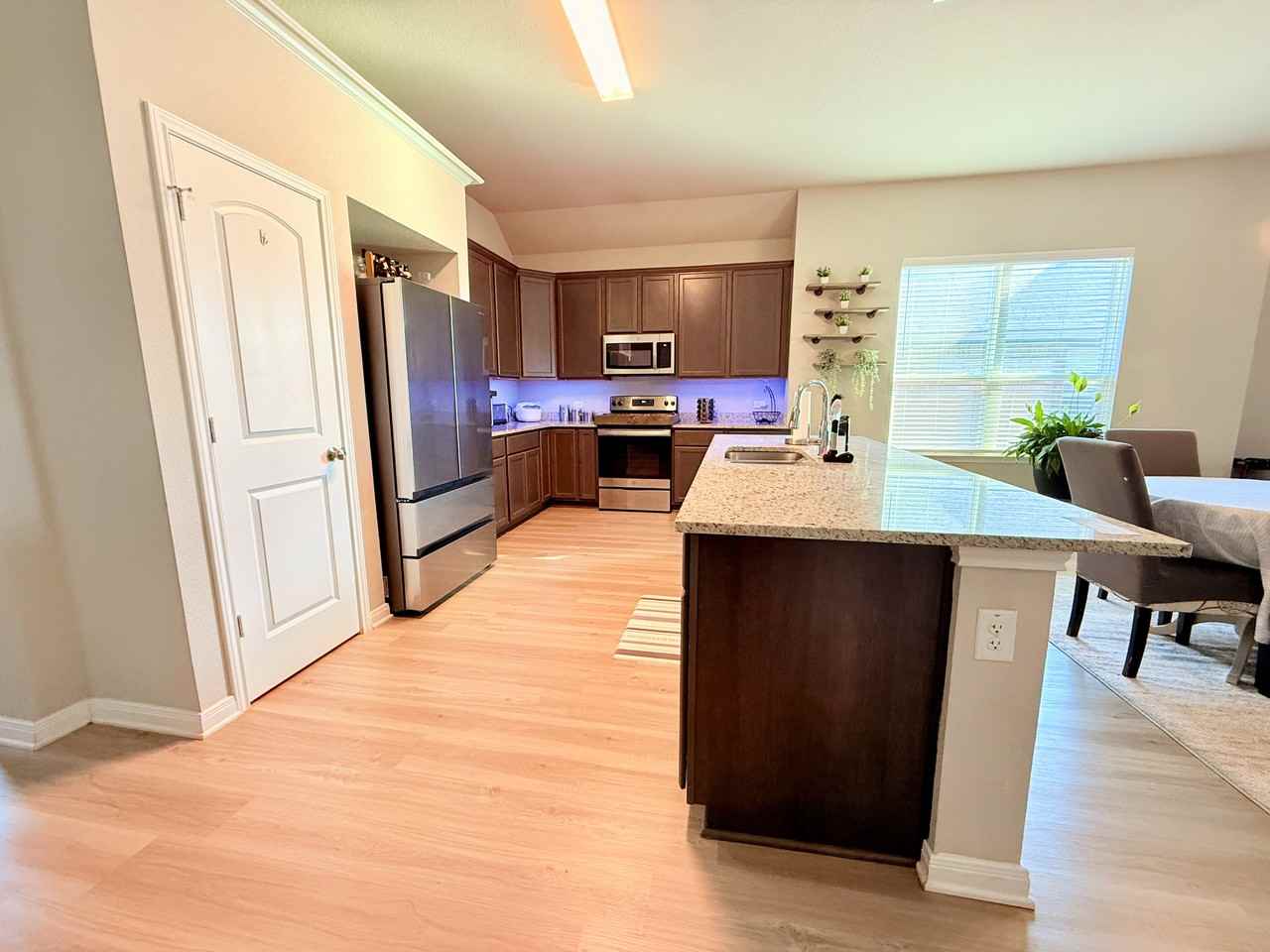 6103 Hercules Ave - Photo 7 of 12