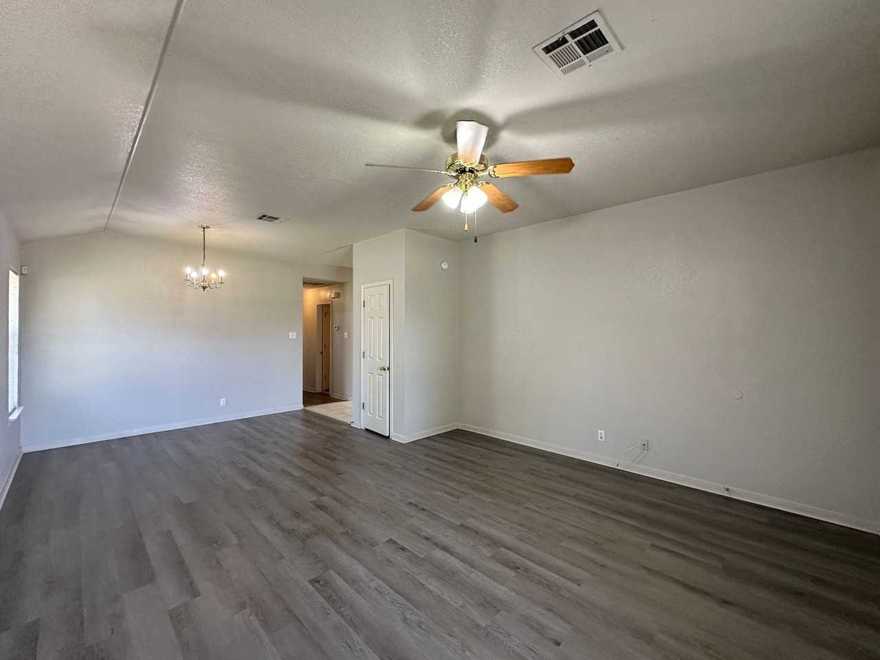 4410 Acorn Creek Trl - Photo 3 of 33