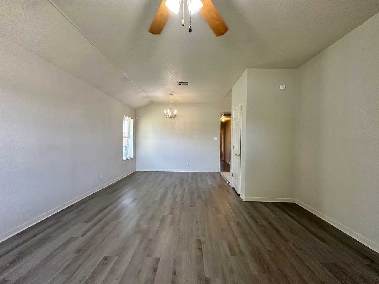 4410 Acorn Creek Trl - Photo 4 of 33