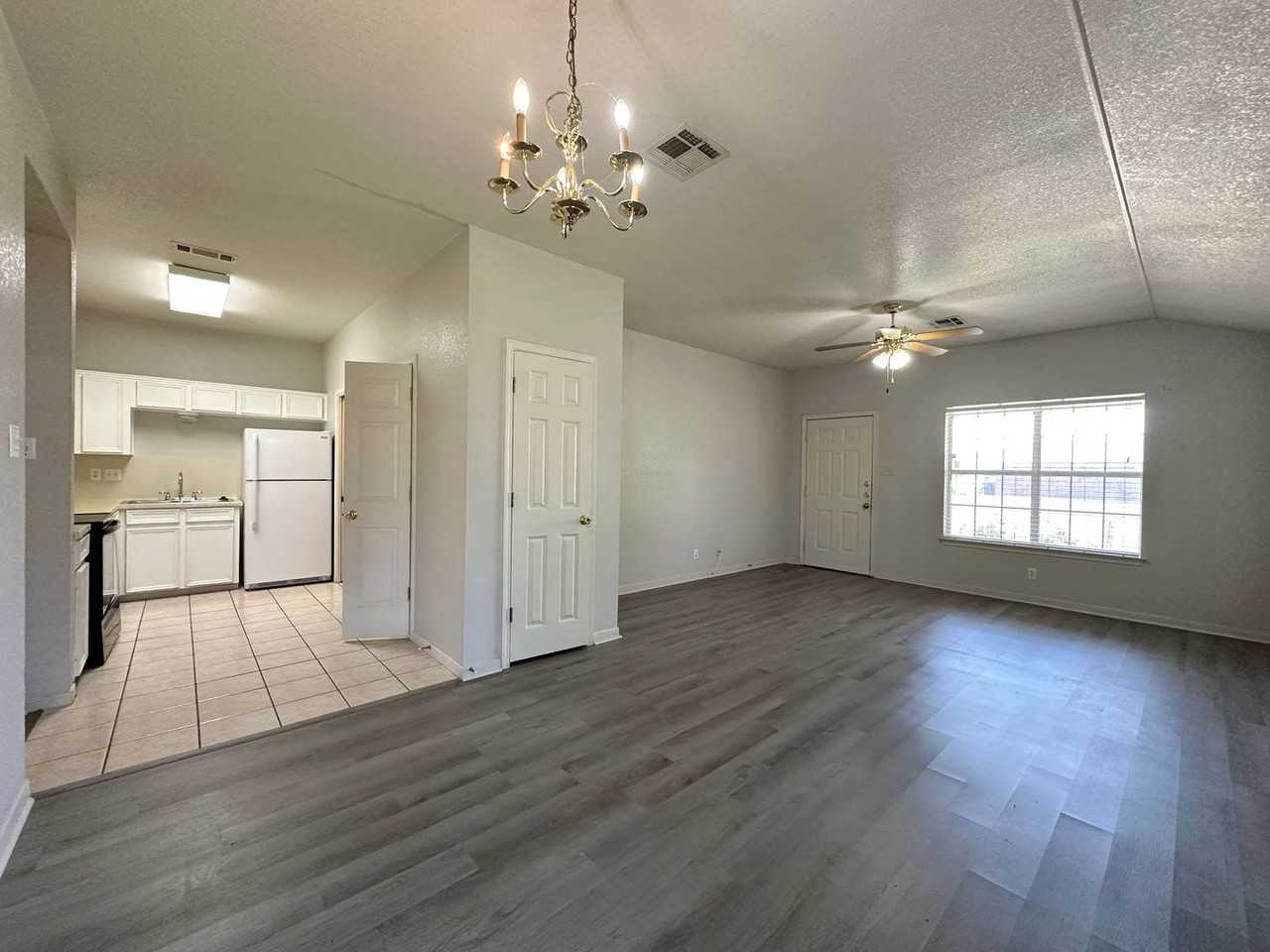 4410 Acorn Creek Trl - Photo 6 of 33