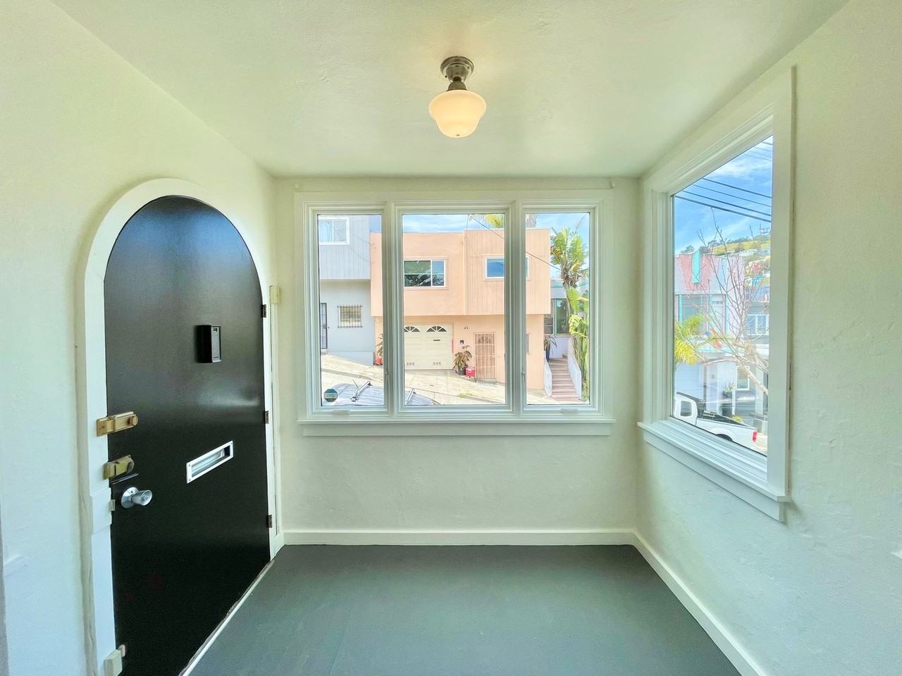 25 Bronte St - Photo 3 of 33
