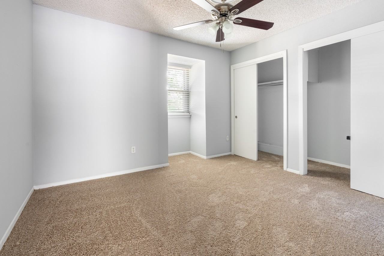 Hampton Court Apartments - Photo 5 of 47