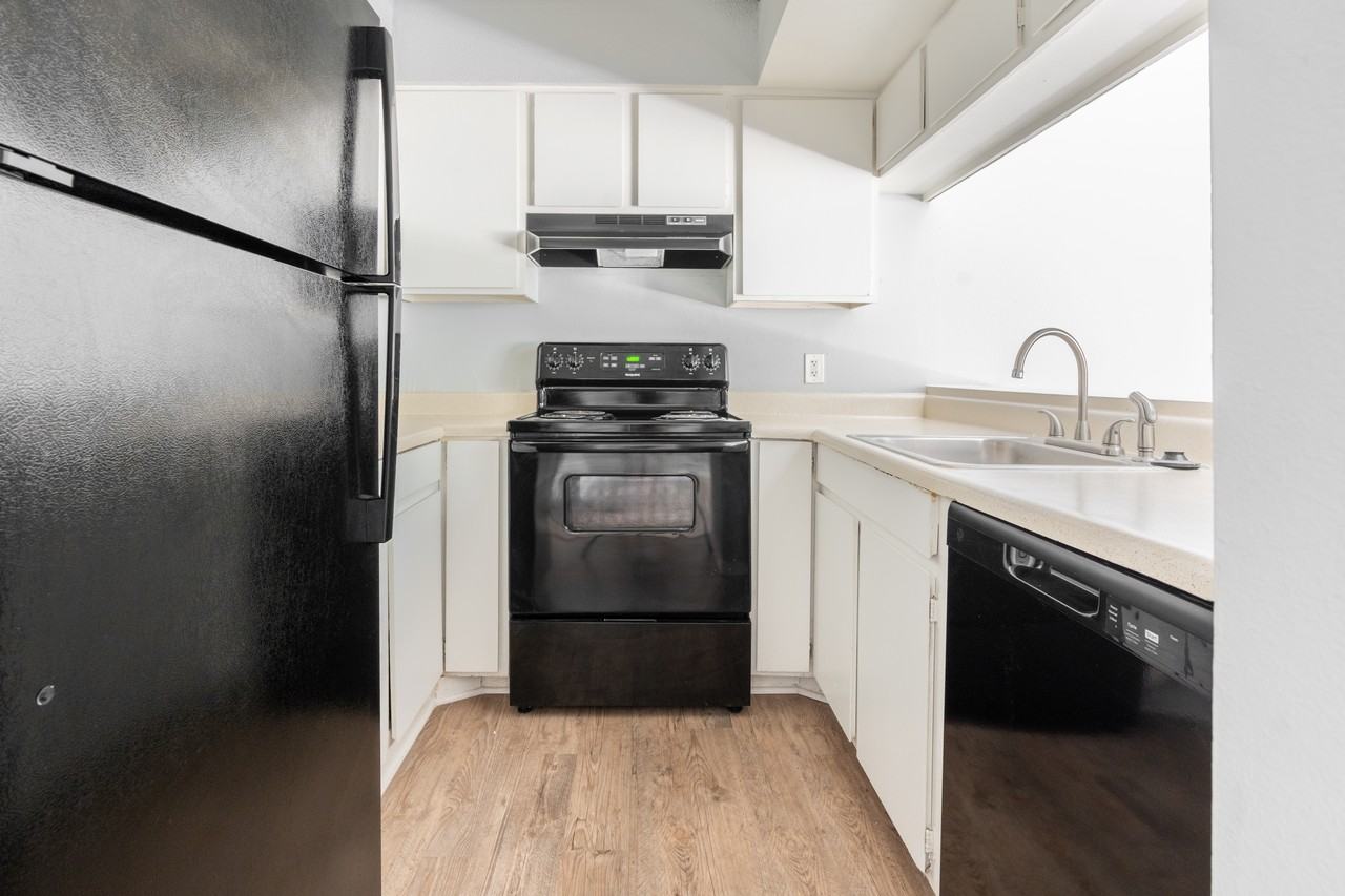 Hampton Court Apartments - Photo 2 of 47