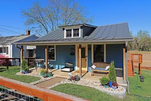 featured image of 221 Spruce St