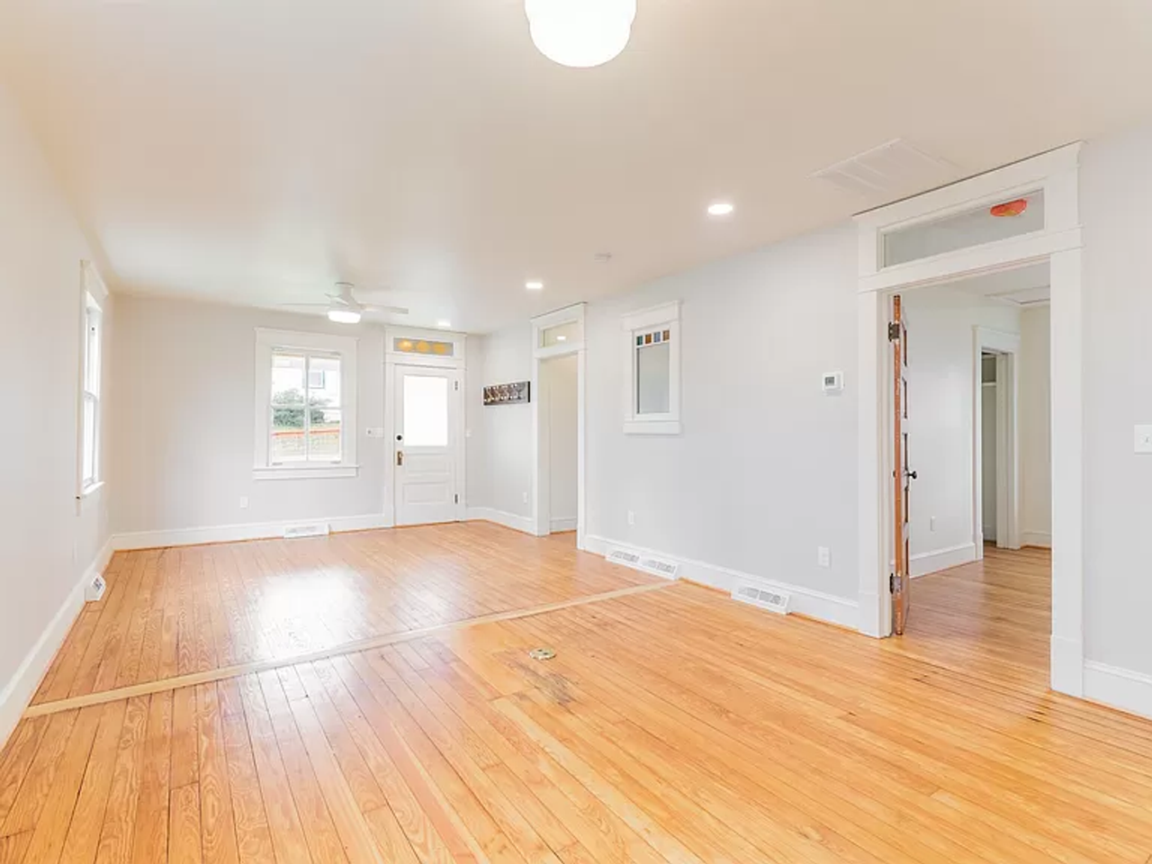 221 Spruce St - Photo 3 of 32