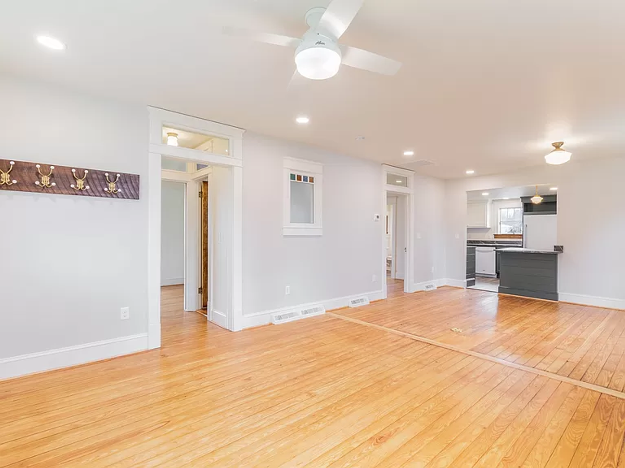 221 Spruce St - Photo 4 of 32