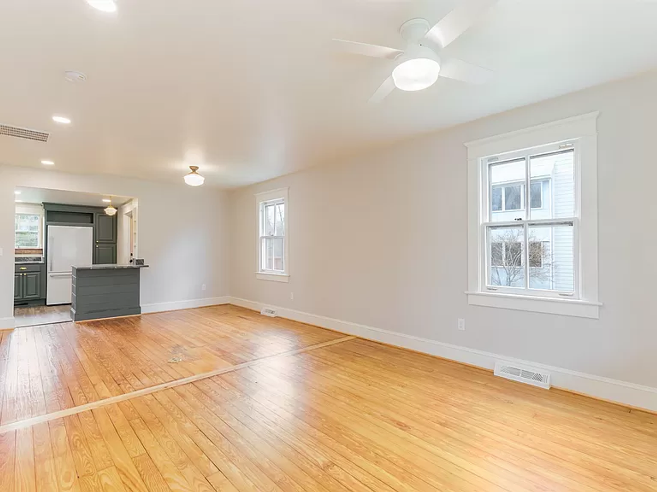 221 Spruce St - Photo 5 of 32