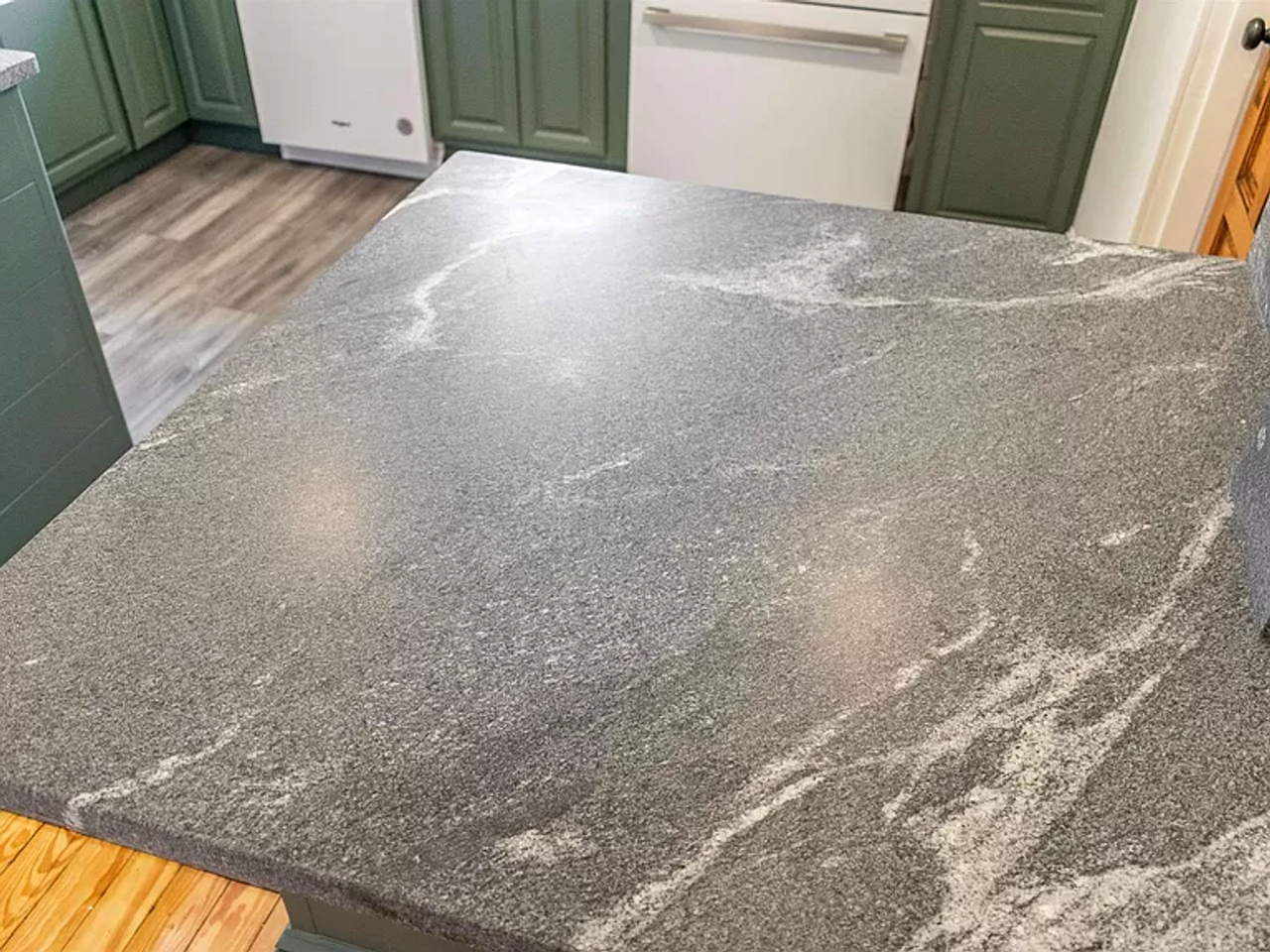 221 Spruce St - Photo 7 of 32