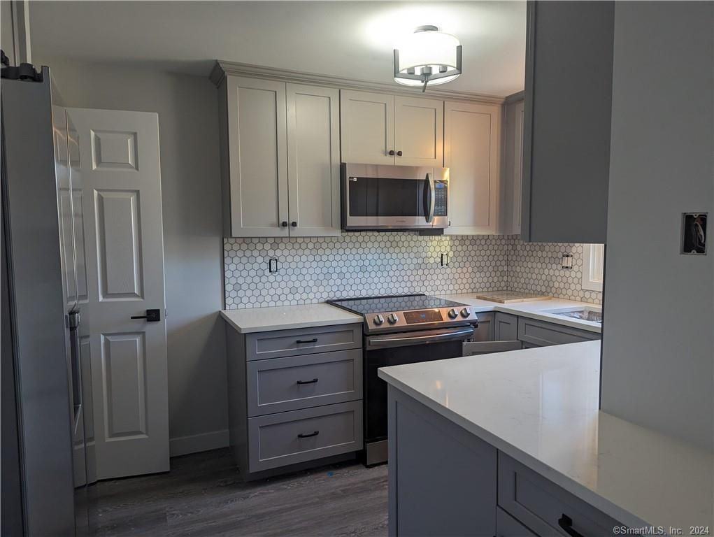 10 Old Farms Ln - Photo 2 of 13