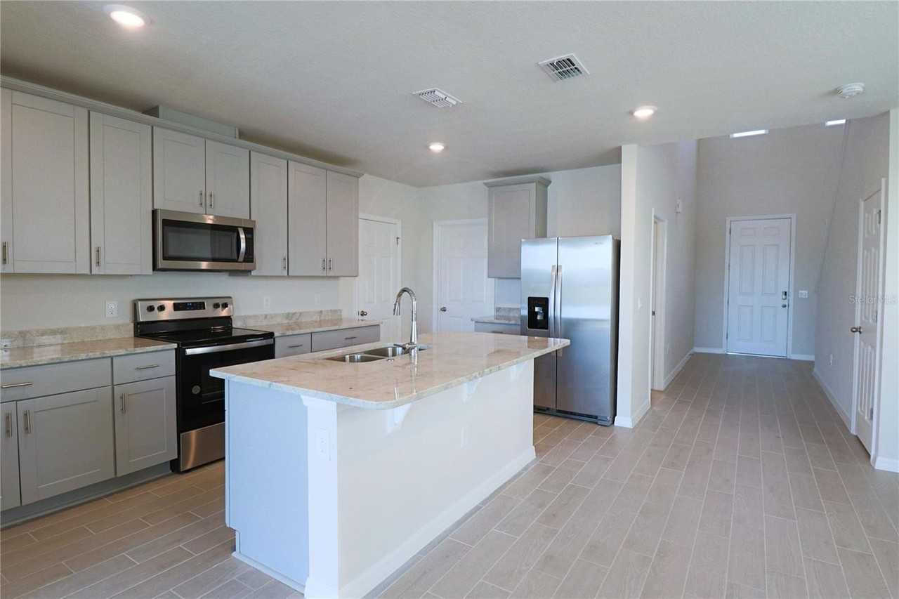 902 Rivers Crossing St - Photo 2 of 26