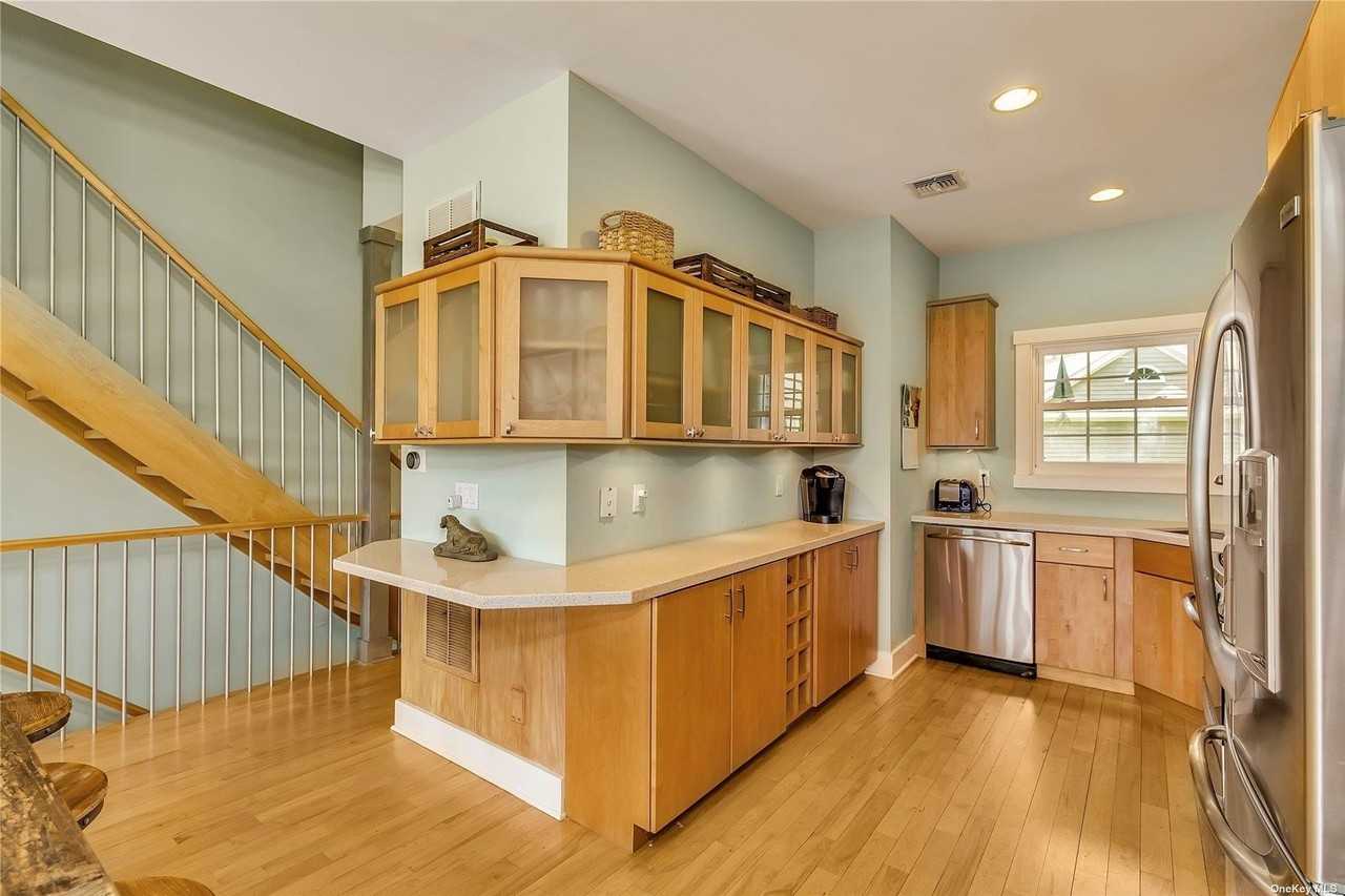 20 Canoe Place Rd #8 - Photo 7 of 18