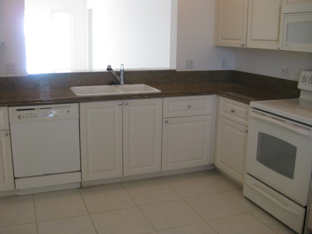 4 Harbour Isle Dr W - Photo 2 of 20