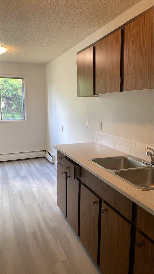 80 Brookwood Dr - Photo 2 of 13