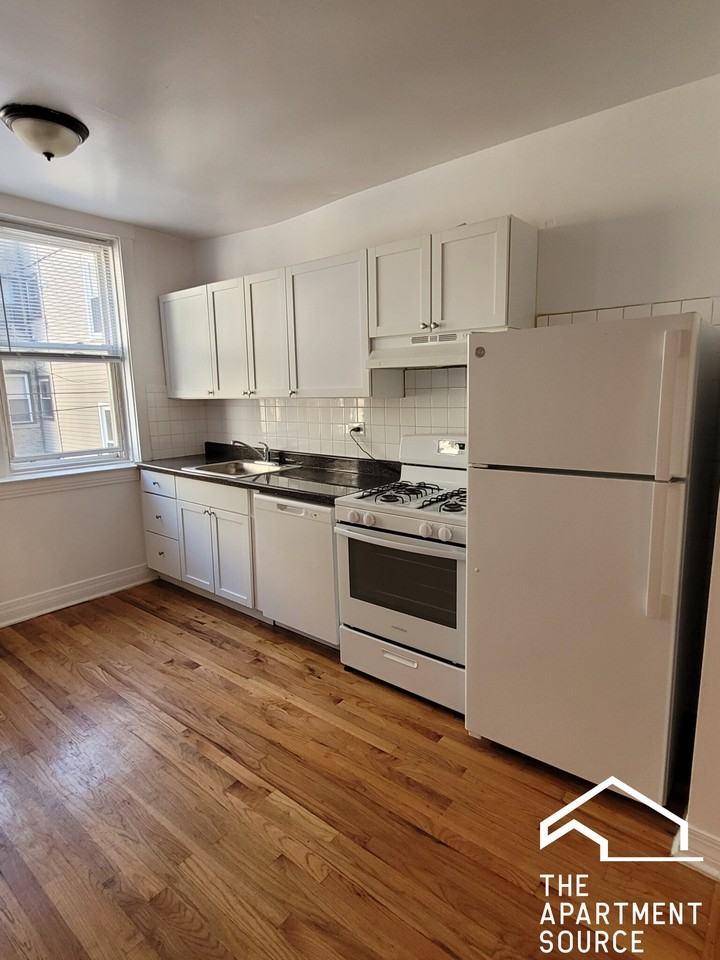 5028 N Springfield Ave #2E - Photo 2 of 8