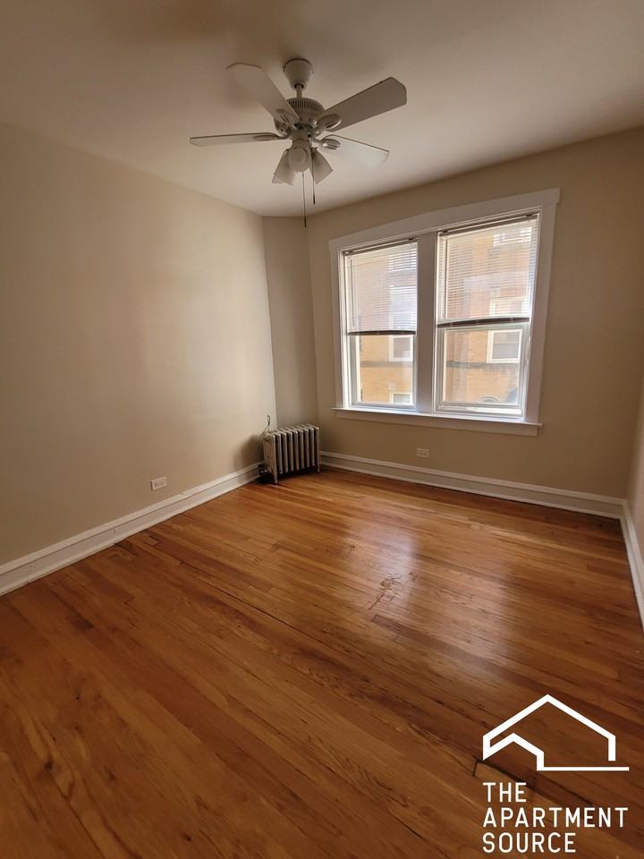 5028 N Springfield Ave #2E - Photo 4 of 8