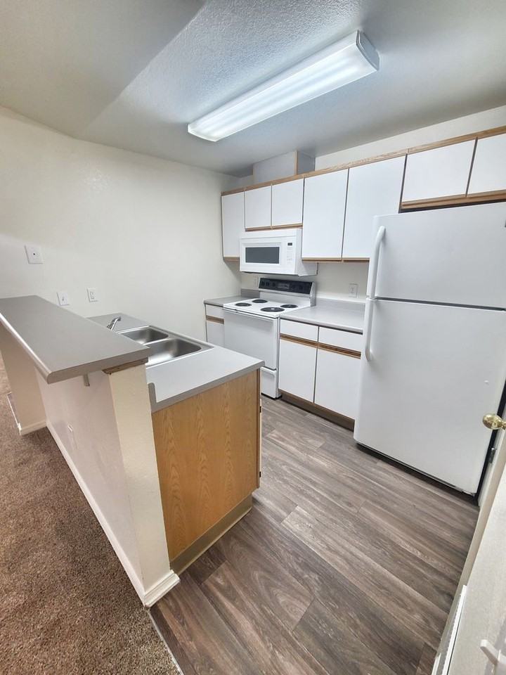 210 - Country Club - Photo 5 of 16