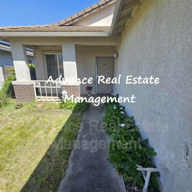 7913 Selbome Ct - Photo 2 of 19