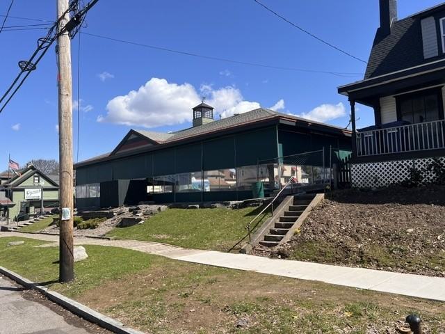 305 Tompkins Street - Photo 2 of 11