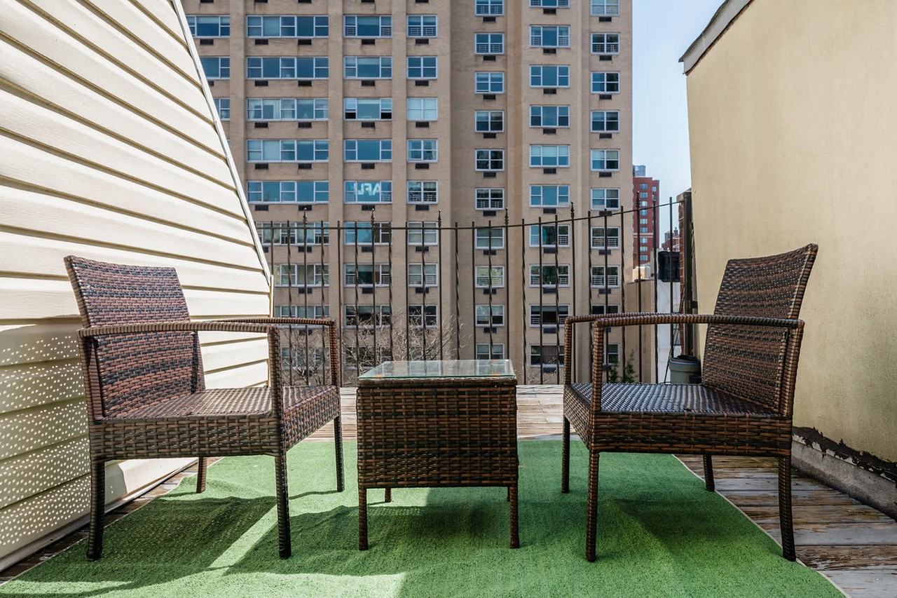 1597 York Avenue - Photo 3 of 27