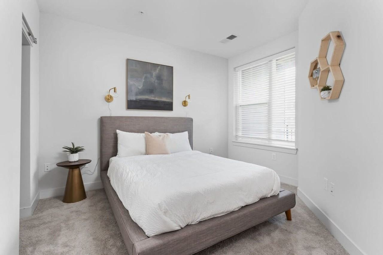 520 E Washington St #1407020P - Photo 7 of 30