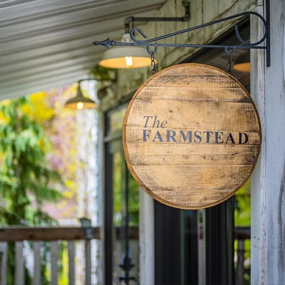 2002 N Lynndale Dr #1061642P - Photo 6 of 28