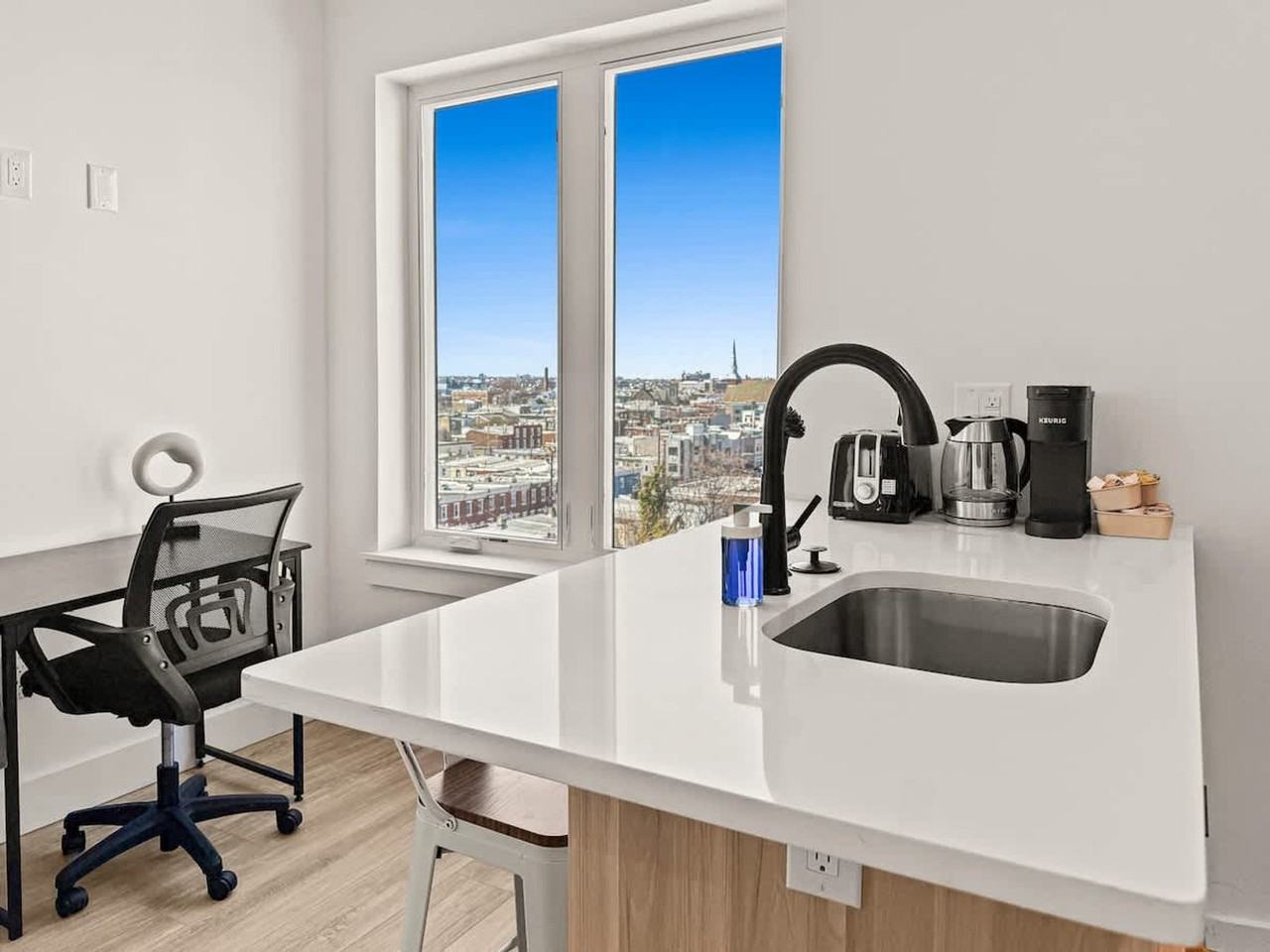 2400 E Huntingdon St #1075554P - Photo 4 of 18