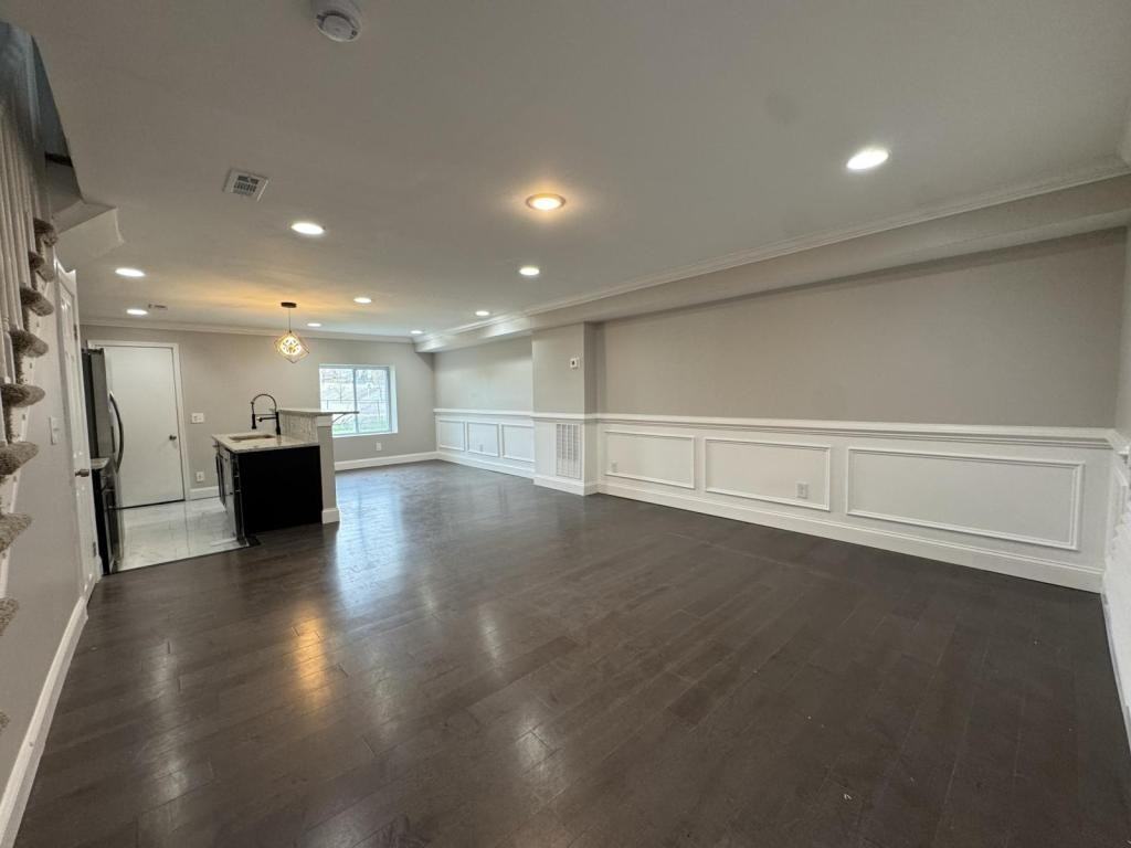 2554 Harlem Ave - Photo 3 of 18