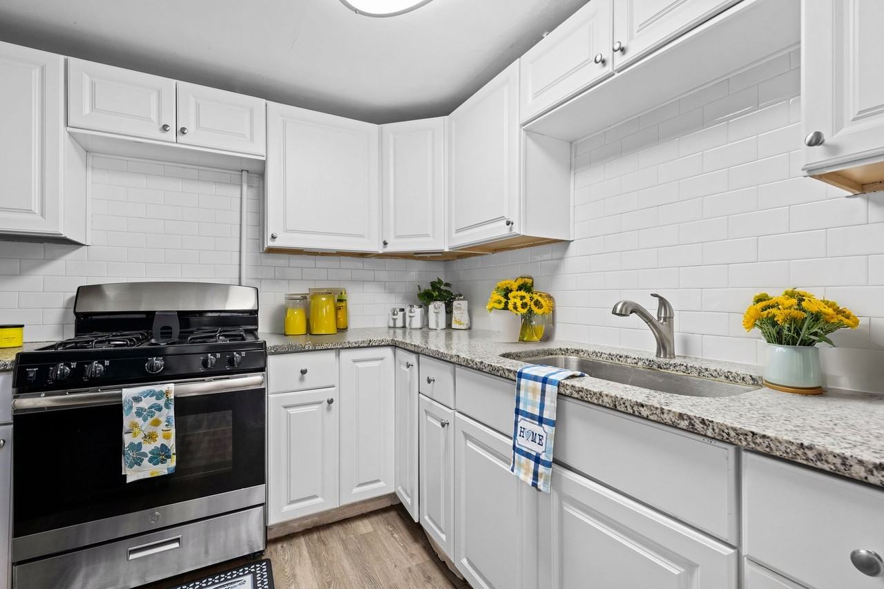 Mayfair - Photo 6 of 9