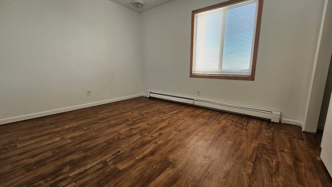 Belmont Manor - Photo 3 of 5