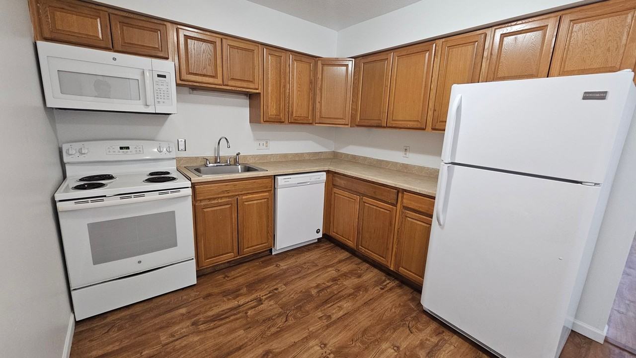 Belmont Manor - Photo 4 of 5