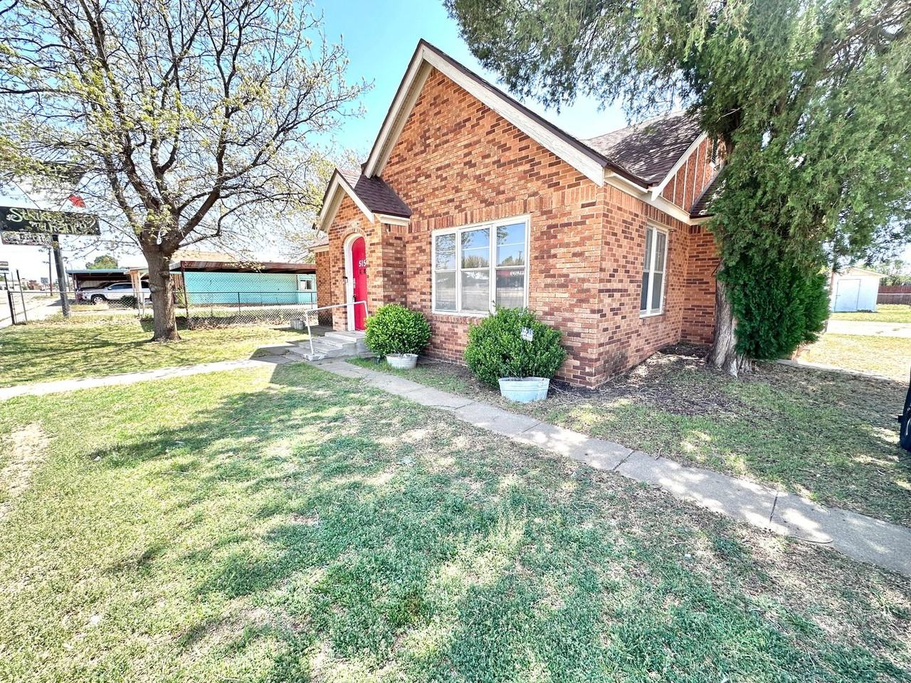 515 W Main St - Photo 3 of 31