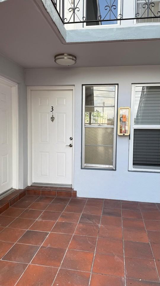 1390 Nw 2nd St #3 - Photo 6 of 24