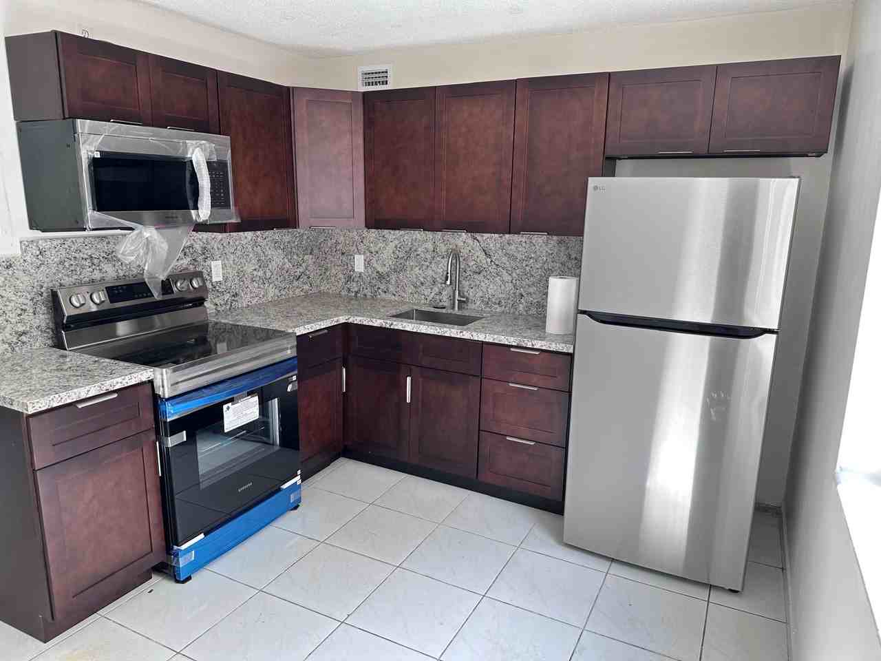 1390 Nw 2nd St #3 - Photo 7 of 24