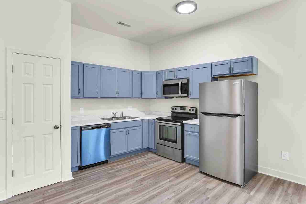 1905 N Cunningham Ave - Photo 2 of 25