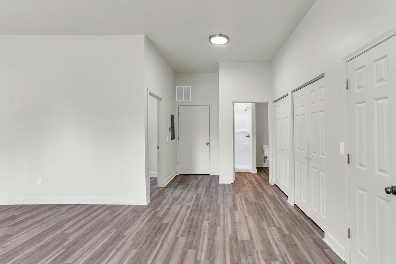 1905 N Cunningham Ave - Photo 4 of 25