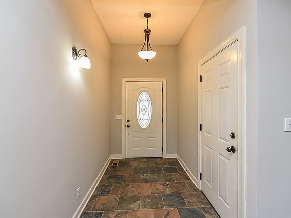 318 Dreamland Dr - Photo 2 of 11